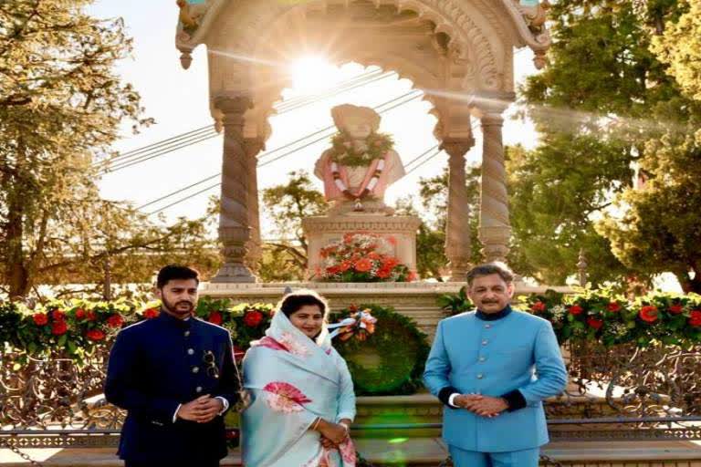 Sambhaji Raje Chhatrapati visits tomb of Chhatrapati Rajaram Maharaj