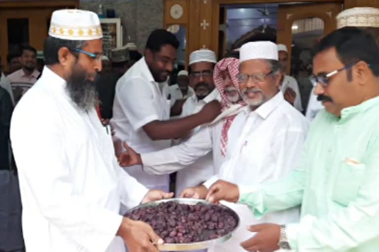 பக்ரீத் பண்டிகை - இஸ்லாமியர்கள் சிறப்பு தொழுகை...