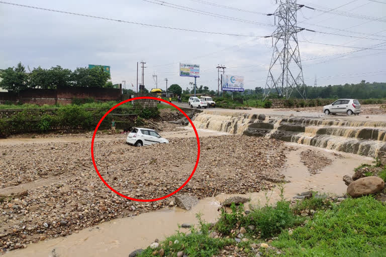 Car Washed away in Sahaspur