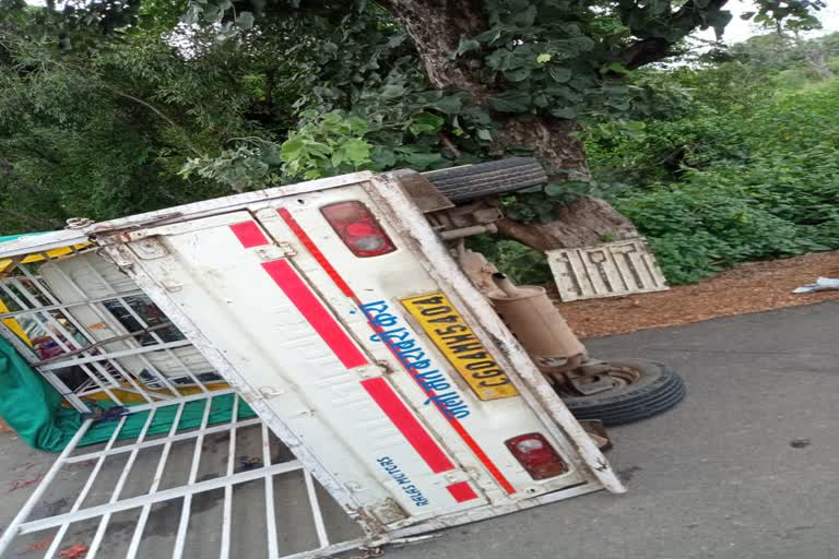 Pickup vehicle overturned in Korba