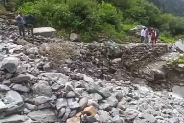 Chamoli administration stopped tourists