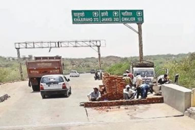 Aagain damaged old Chambal bridge