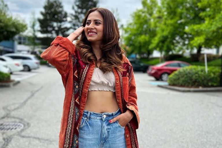 SARGUN MEHTA TO MAKE BOLLYWOOD DEBUT