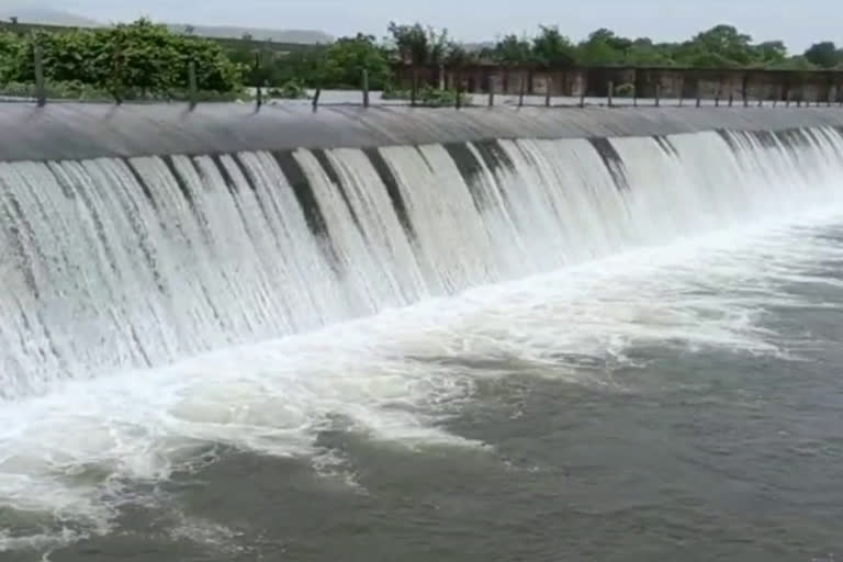 fourth-day-continuing-heavy-rains-in-adilabad-districts