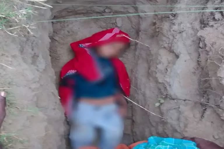 لاش کو قبر سے نکال کر بچے کو زندہ کرنے کے لیے تنتر منتر