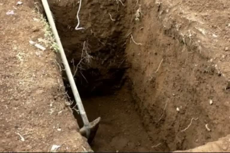 Mother And Grandmother Buried 3 Years Girl