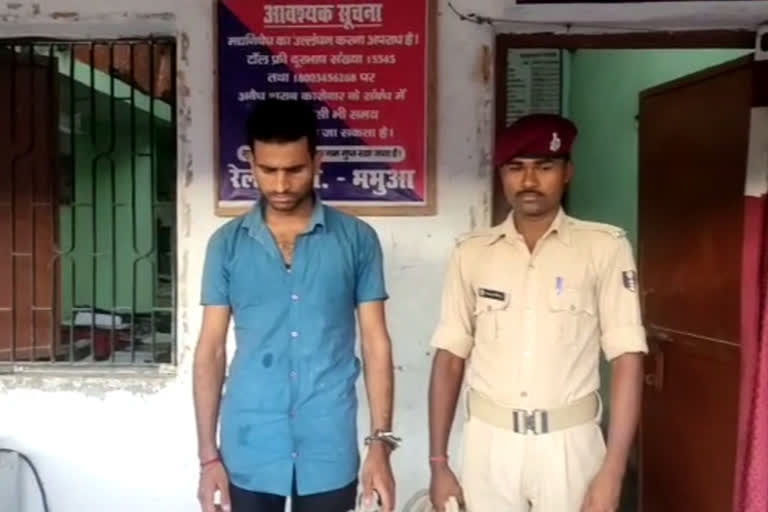 पुलिस की गिरफ्त में भभुआ रोड स्टेशन पर आगजनी का मुख्य आरोपी अनुज यादव