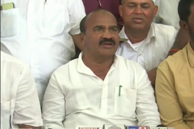 S Ramappa has invited Siddaramaiah to Harihara constituency