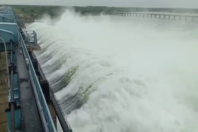 water-inflow-increase-at-narayanpur-dam-flood-situation-in-raichur