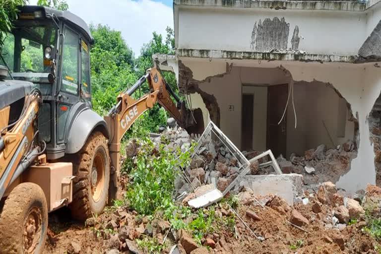 house demolish of drug mafia kanha