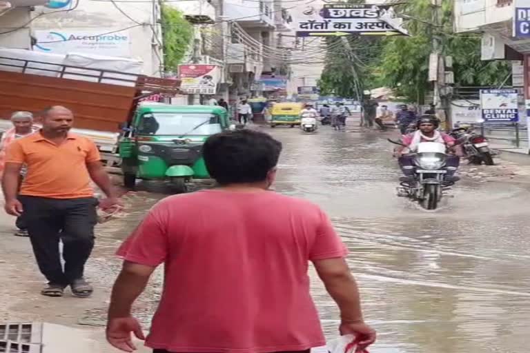 Sewer Water Flowing On road in Chakarpur