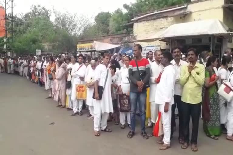 asaram supporters queue outside the Jodhpur jail