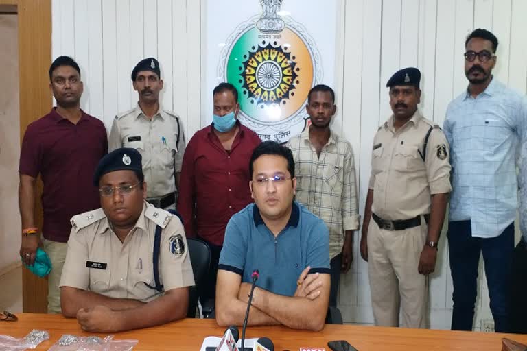 thief-arrested-for-stealing-lakhs-in-raipur