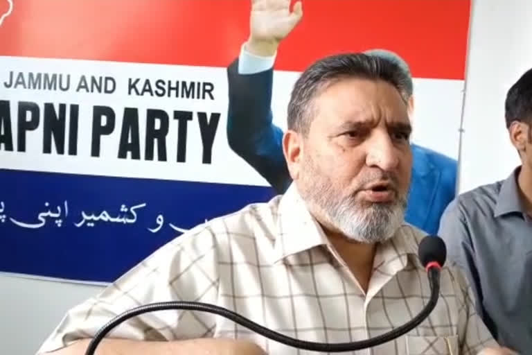 apni party paid tribute to Kashmir martyrs