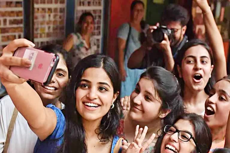 UGC admission deadline  CBSE Class 12th result 2022  स्नातक में दाखिला  CBSE board results  Ugc  यूजीसी  उच्च शैक्षणिक संस्थान  विश्वविद्यालयों में एडमिशन  12वीं कक्षा के छात्र  विश्वविद्यालय अनुदान आयोग  सीबीएसई