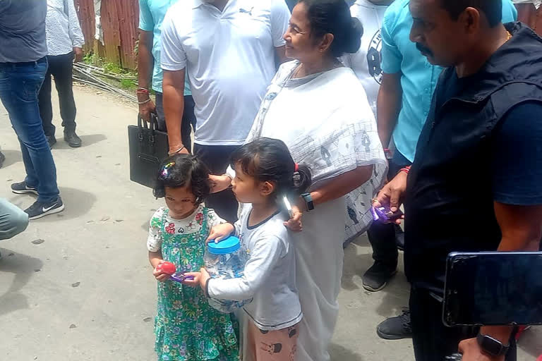 Mamata Banerjee distributes chocolates to children in Darjeeling