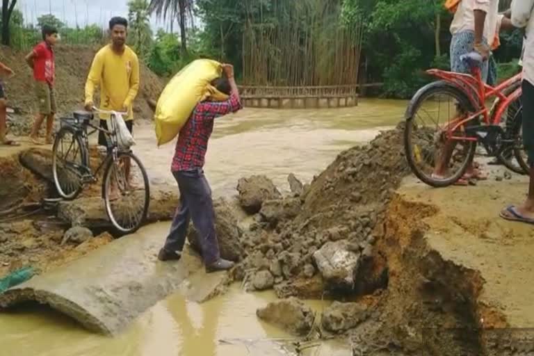 କଳାହାଣ୍ଡିରେ ଲଗାଣ ବର୍ଷାରେ ଧୋଇଗଲା ପୋଲ, ଲୋକେ ହନ୍ତସନ୍ତ