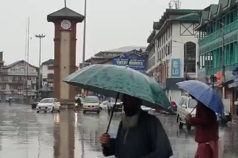 Rains Bring Down Mercury: کشمیر میں بارشوں کا سلسلہ جاری، گرمی سے راحت، یاترا پھر معطل