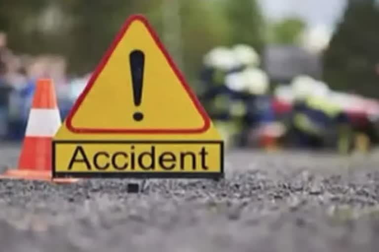 Yatra bus met with an accident in Qazigund