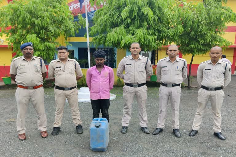 accused arrested with diesel