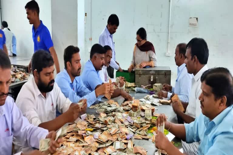 hundi-count-in-malemahadevaswara-hill-of-chamarajanagar-taluk