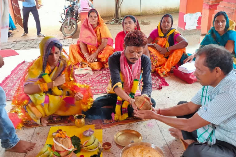 Love couple got married in Simdega womens police station