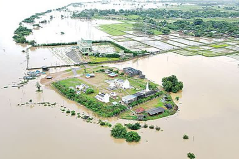 వరద ముంపులో వందల గ్రామాలు