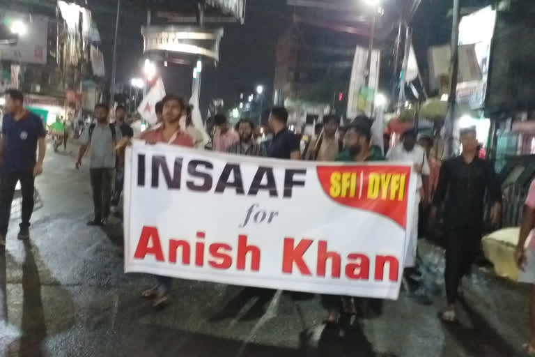 sfi-protest-against-sit-reports-on-anis-khan-death-demands-cbi-inquiry