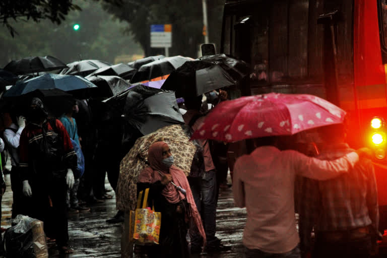 rain  rain alert  kerala rain alert  മഴ  മഴ മുന്നറിയിപ്പ്  കേന്ദ്ര കാലാവസ്ഥ നിരീക്ഷണ കേന്ദ്രം  യെല്ലോ അവ്ര്‍ട്ട് ജില്ലകള്‍