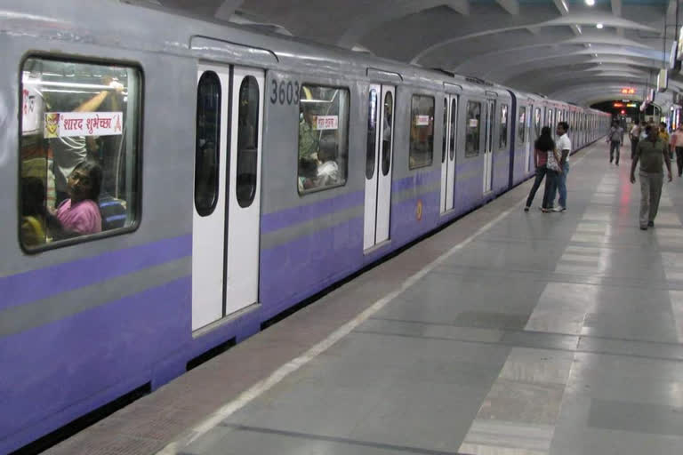 Metro service disrupted due to suicide attempt at Kalighat station