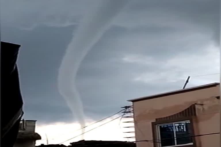 Tornado seen in shajapur bolai village