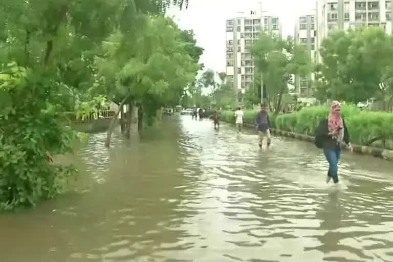 Maharashtra floods: Groom rides to bride's house on makeshift boat in Nanded