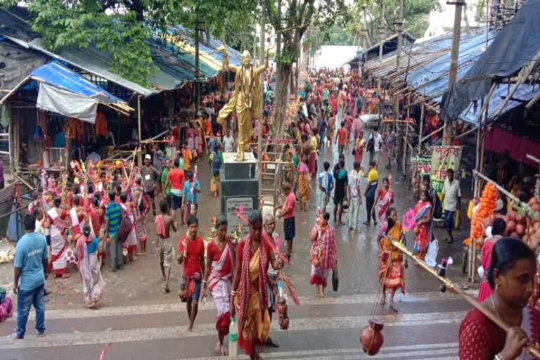 করোনার 2 বছর পর তারকেশ্বরের শ্রাবণী মেলায় জলযাত্রীদের ভিড়