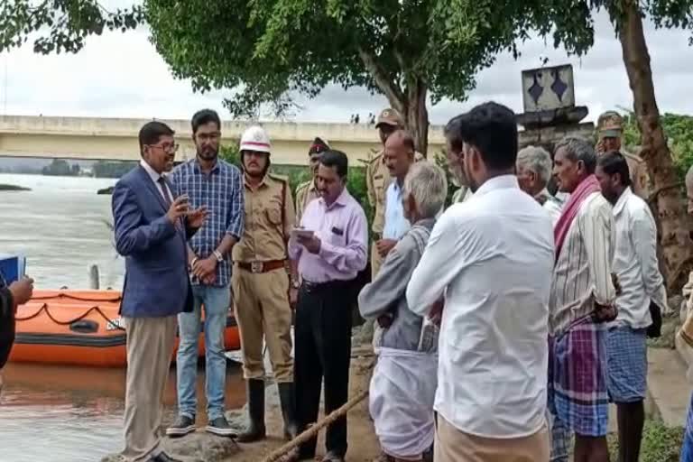 Judge shreedhar visited villages of Kollegala which has Flood threat