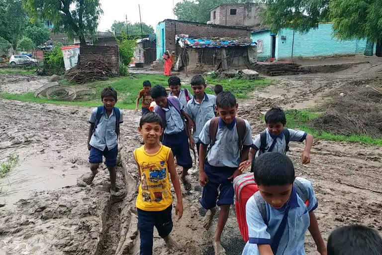 आमदार रवी राणा यांना मंत्रिपदाचे वेध, मतदार संघात मात्र रस्त्यांची बोंबाबोंब