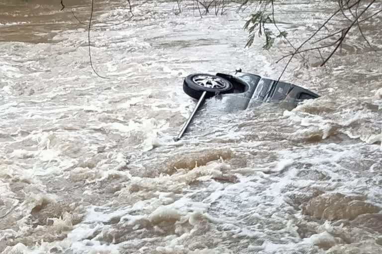 MP Five people trapped in Udaipur Flood