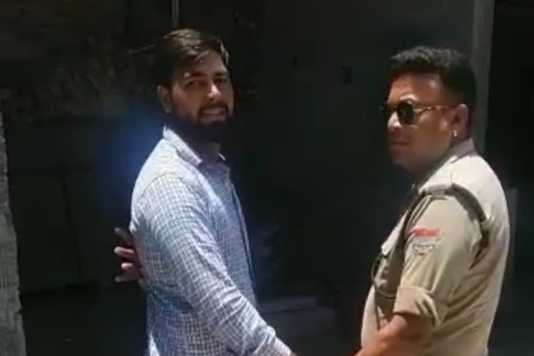 http://10.10.50.75//uttarakhand/15-July-2022/uk-har-04-police-took-gangster-deepak-saini-on-remand-in-gang-war-case-and-recovered-a-firearm-from-his-house-vis-uk10028_15072022203749_1507f_1657897669_974.jpg