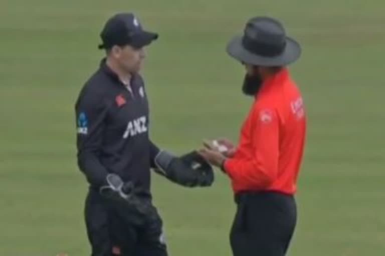 Why did the umpire Aleem Dar deny New Zealand seamer his wicket because of a bizarre incident involving a sweat-towel?