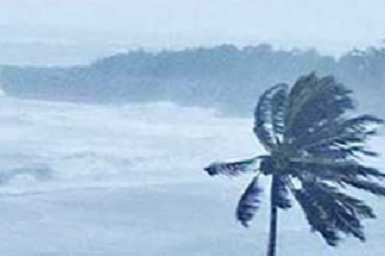 Ten minutes cyclone tears through Kozhikode in Kerala