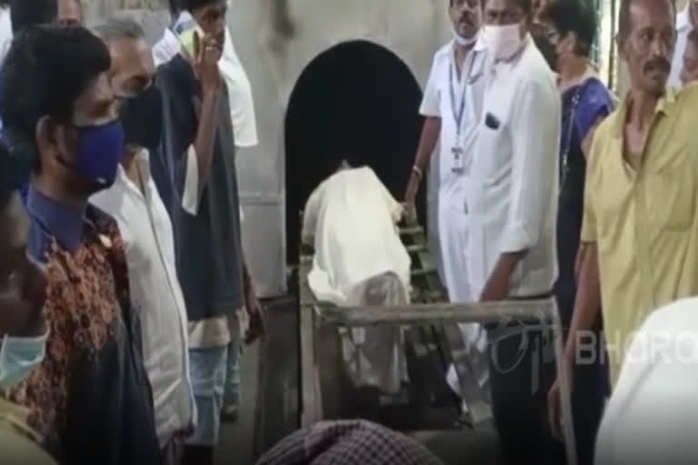 நடிகர் பிரதாப் போத்தன் உடல் தகனம்