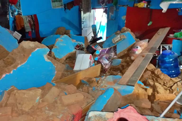 family-members-injured-in-a-house-wall-collapse-in-shimoga