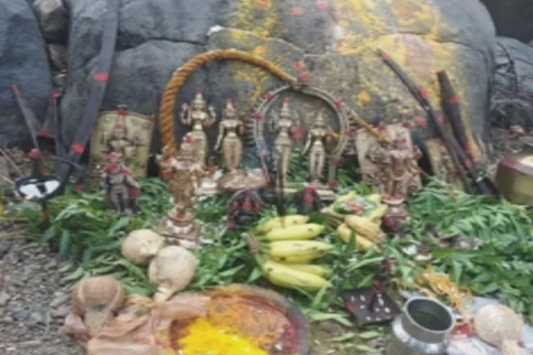 தானிப்பாடி அருகே 200 ஆண்டு பழமை வாய்ந்த ஐம்பொன் சிலை திருட்டு