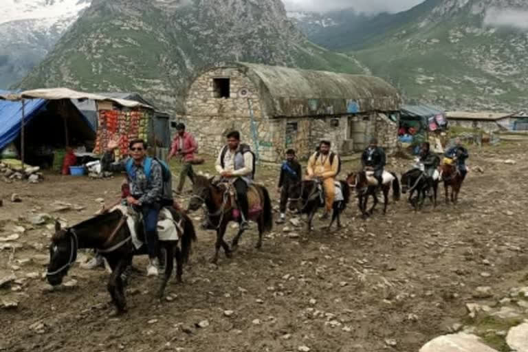 1.64 L Amarnath YATRA PILIGRIMS PERFORMED DARSHAN IN CAVE