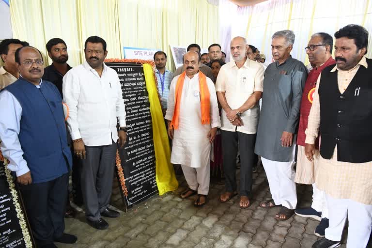 cm-bommai-laid-foundation-stone-for-textile-park-in-shiggaon