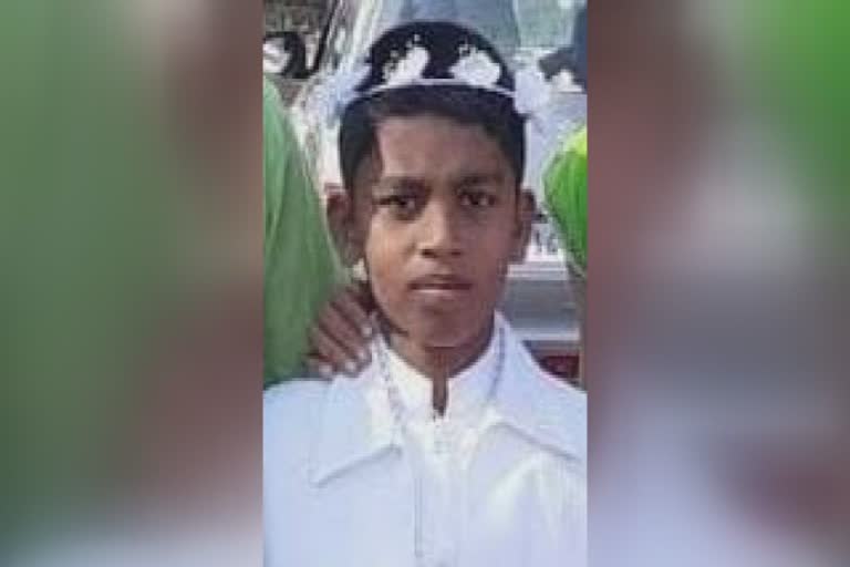 student died after falling coconut tree on him  Death  kasargod news  heavy rain in kerala  കാറ്റിൽ തെങ്ങ് പൊട്ടിവീണ് പതിമൂന്നുകാരന് ദാരുണാന്ത്യം