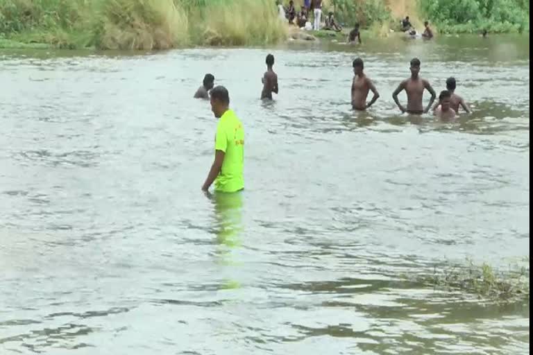 தாமிரபரணி ஆற்றில் மூழ்கி தம்பதி உயிரிழப்பு