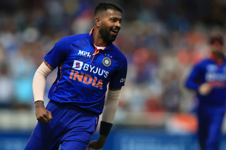 hardik pandya  hardik pandya record  Mohammad Hafeez  eng vs ind  ഇന്ത്യ vs ഇംഗ്ലണ്ട്  ഹാര്‍ദിക് പാണ്ഡ്യ  മുഹമ്മദ് ഹഫീസ്  hardik pandya get four wicket haul and fifty against England