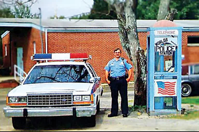 The smallest police station in the world!