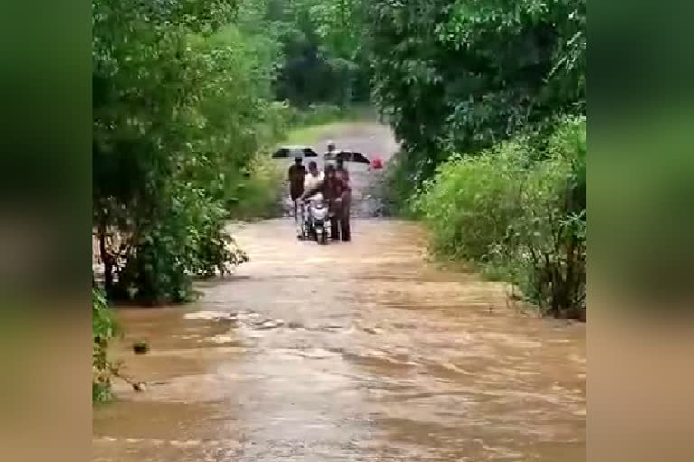 ಖಾನಾಪೂರ ತಾಲೂಕಿನ ಸಾತ್ನಾಳಿ-ಮಾಚಾಳಿ ಗ್ರಾಮದ ಸೇತುವೆ ಮುಳುಗಡೆ