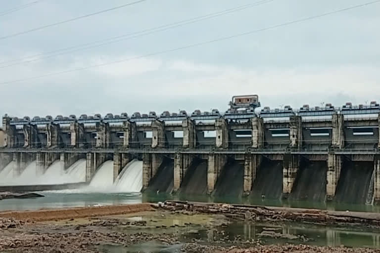 Gangrel dam gates opened